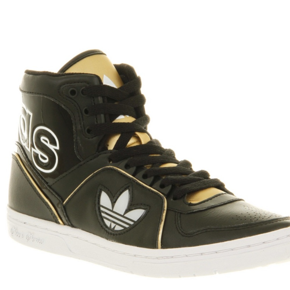 ADIDAS Women’s size 6 1/2 great shape very little where no smoke/pet fast ship